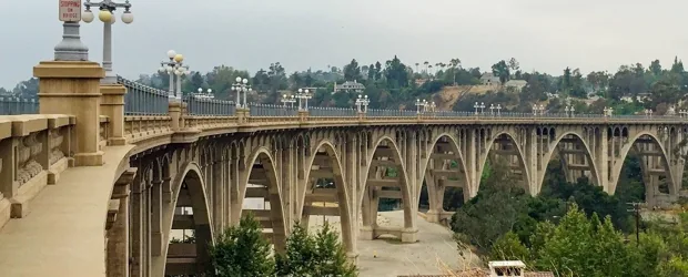The Colorado Street Bridge after its 1993 restoration, with concrete arches following the curve across the Arroyo Seco.